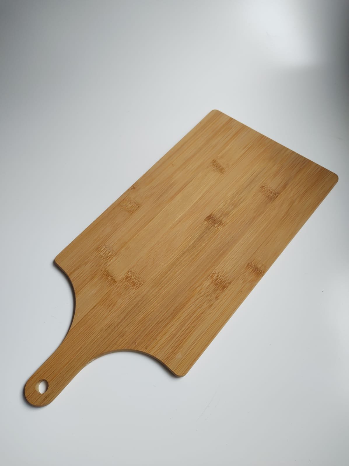 Tabla de bambú con mango 38 x 18 x 0,8 cm