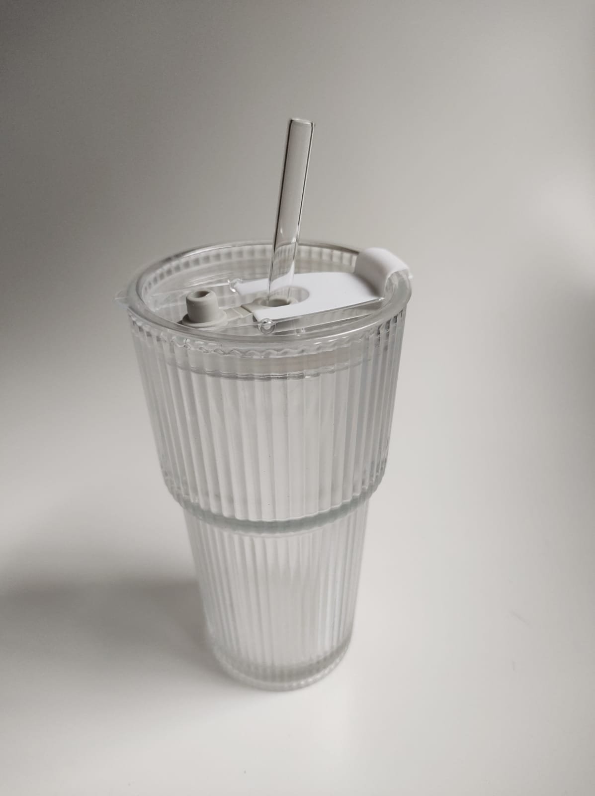 Vaso vidrio 450 ml con tapa acrílica y sorbete