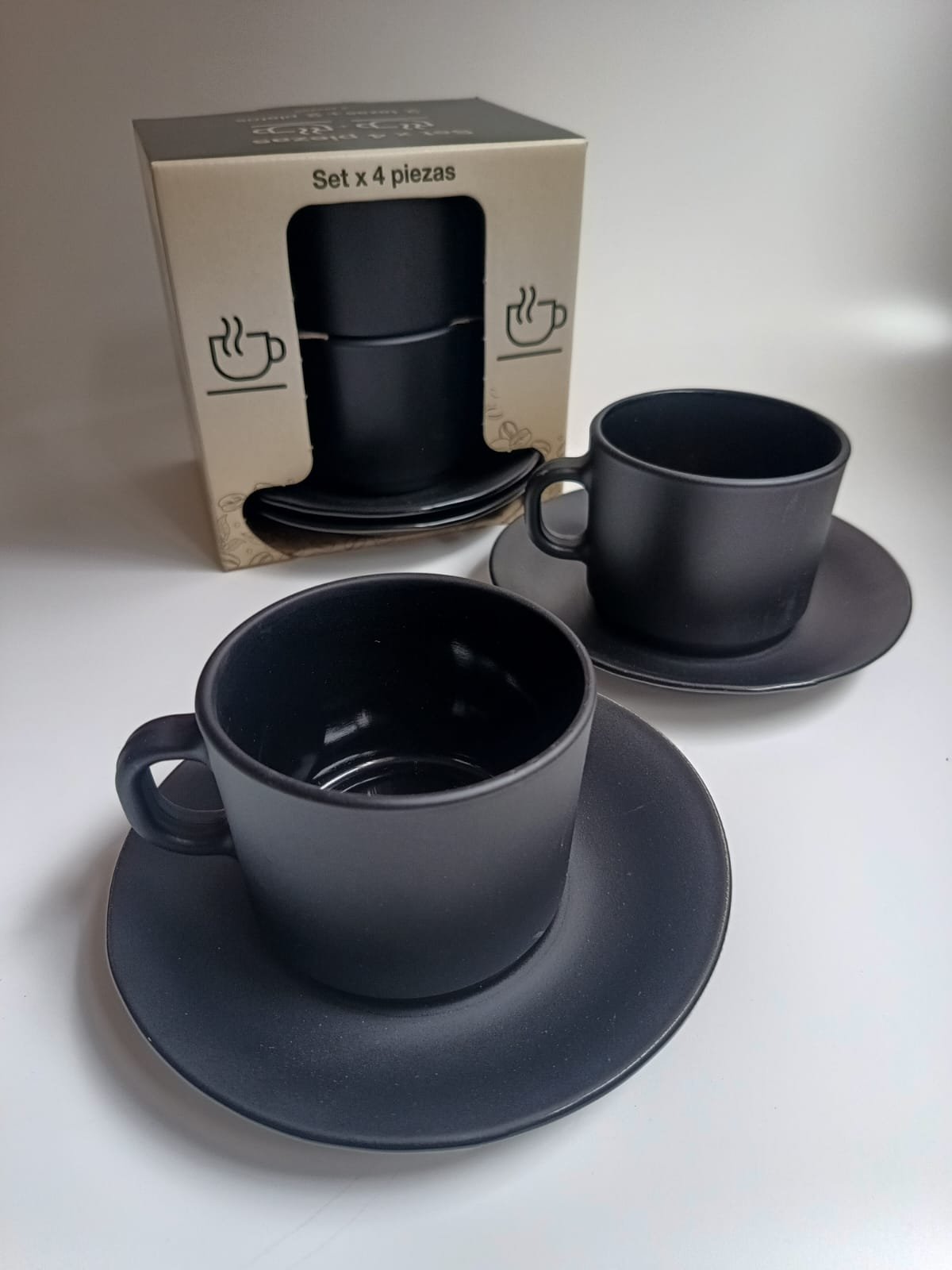 Set 4 piezas (2 tazas + 2 platos) en caja